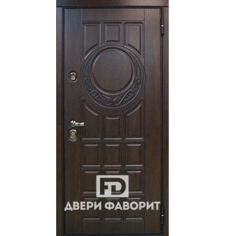 дверь с филенчатыми МДФ панелями в коттедж