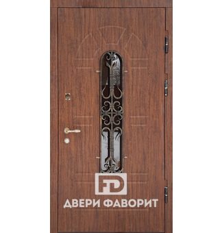 стальная дверь со стеклопакетом и ковкой, отделка МДФ и ламинат