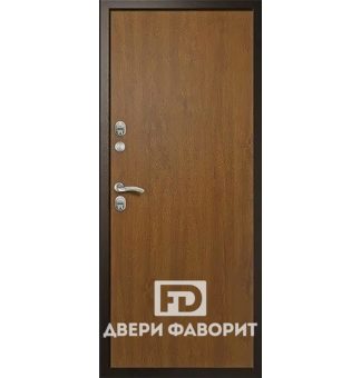 одностворчатая дверь в квартиру с ламинатом