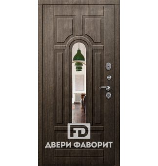 дверь в квартиру с зеркалом