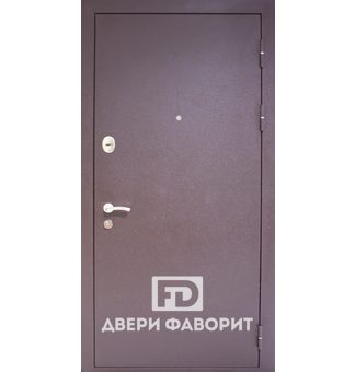 металлическая дверь с тремя петлями отделана порошковым напылением