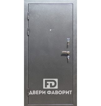 железная дверь с тремя петлями отделана порошковым напылением