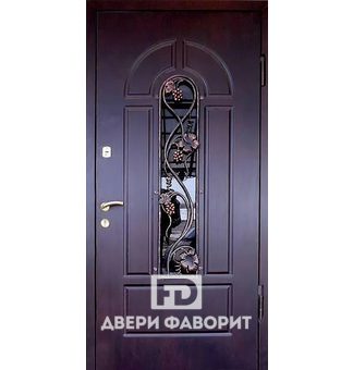 стальная дверь с ковкой и стеклом в коттедж, отделка шпоном и ламинатом