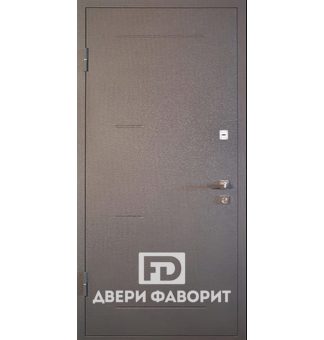 металлическая дверь с шумоизоляцией окрашена цинкогрунтом